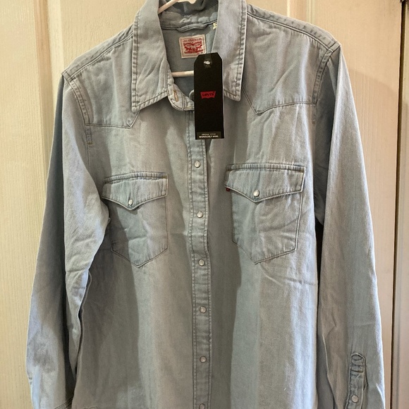 Levi's Tops - NWT Levis Women's Denim Shirt